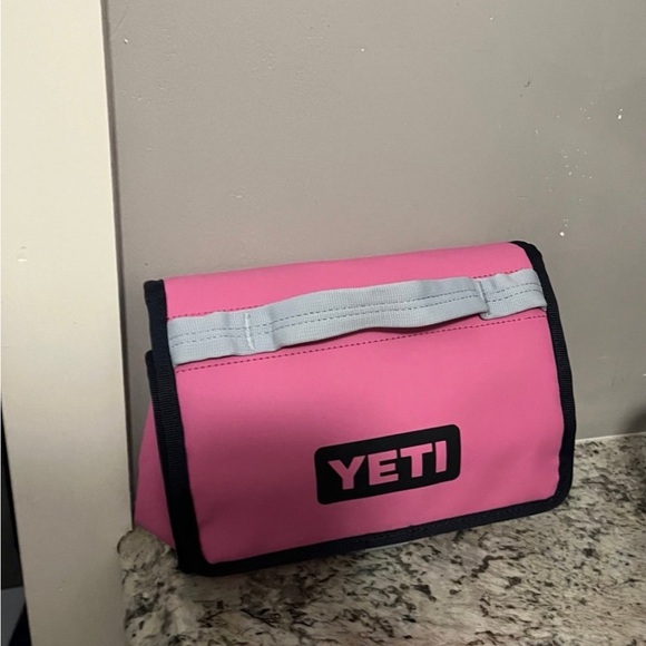 YETI Pink daytrip Lunch Bag nwt - Picture 5 of 5
